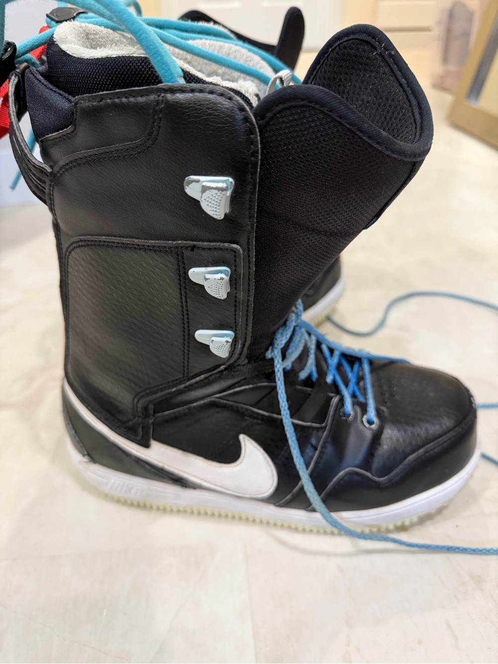 Nike vapen snowboard boots women size 9